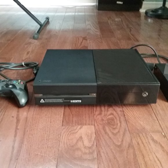 Microsoft Xbox One 1TB Black Console Bundle TESTED Model #1540 - Picture 1 of 8